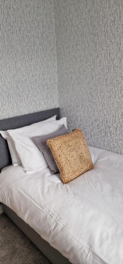 Shm Stays Leicester. Newly Renovated!! 15 Min Drive From City Centre, University. 9 Min Drive To Leicester City Stadium, 5 Min Drive To M1 & M69. 2 Min Walk To Bus Stop. Exterior foto