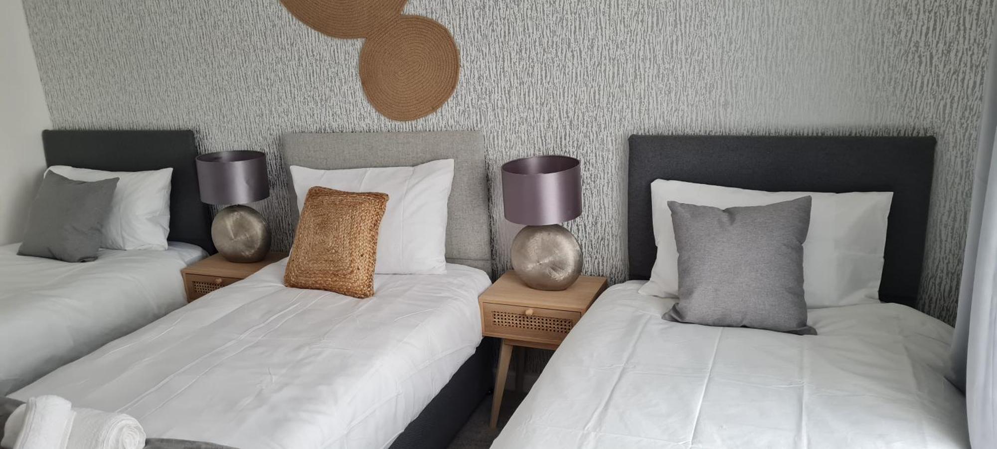Shm Stays Leicester. Newly Renovated!! 15 Min Drive From City Centre, University. 9 Min Drive To Leicester City Stadium, 5 Min Drive To M1 & M69. 2 Min Walk To Bus Stop. Exterior foto
