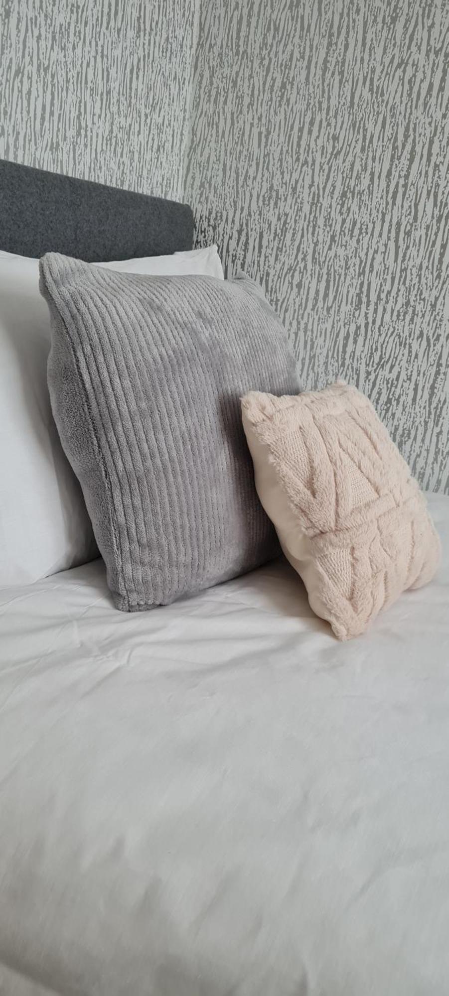 Shm Stays Leicester. Newly Renovated!! 15 Min Drive From City Centre, University. 9 Min Drive To Leicester City Stadium, 5 Min Drive To M1 & M69. 2 Min Walk To Bus Stop. Exterior foto